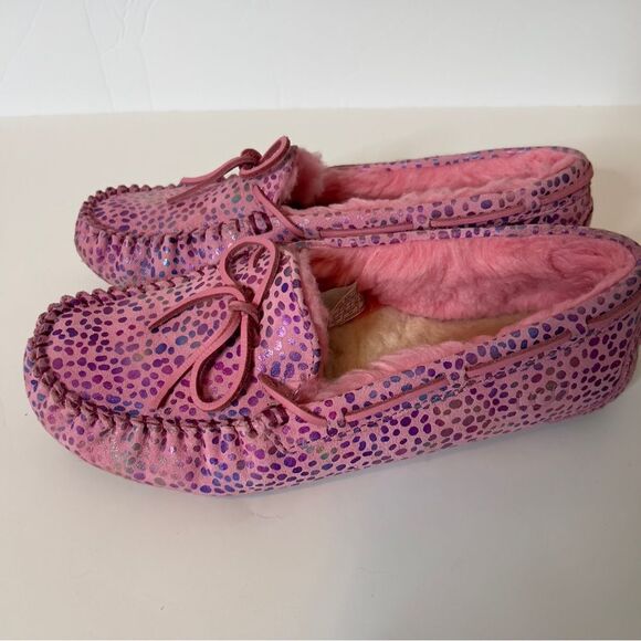 UGG Girls Dakota Spots Pink Iridescent Rainbow Dots Moccasin Slippers Size 6 - Picture 3 of 12